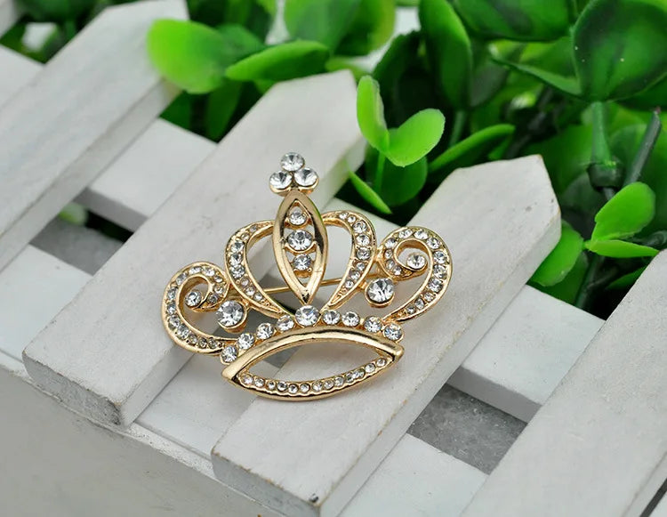 Cute Pins Brooches Crown Rhinestone Scarf Buckle Women Girl Men Broches Safety Pin Metal Broach Broch Pines Metalicos Brosche