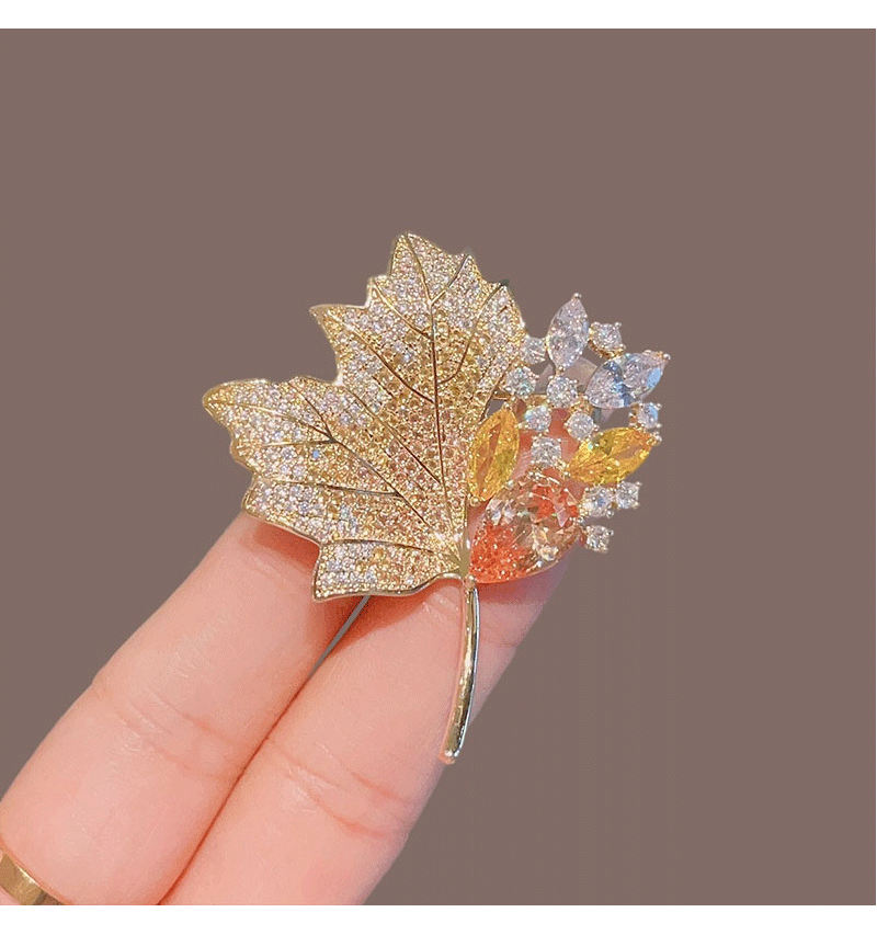 High-Grade Maple Leaf Women's Exquisite Luxury Fashion Tape Diamond