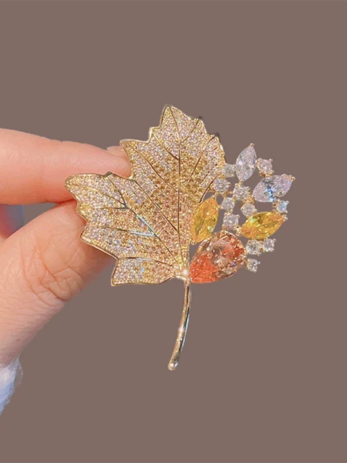 High-Grade Maple Leaf Women's Exquisite Luxury Fashion Tape Diamond