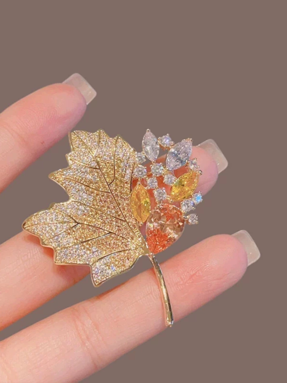 High-Grade Maple Leaf Women's Exquisite Luxury Fashion Tape Diamond