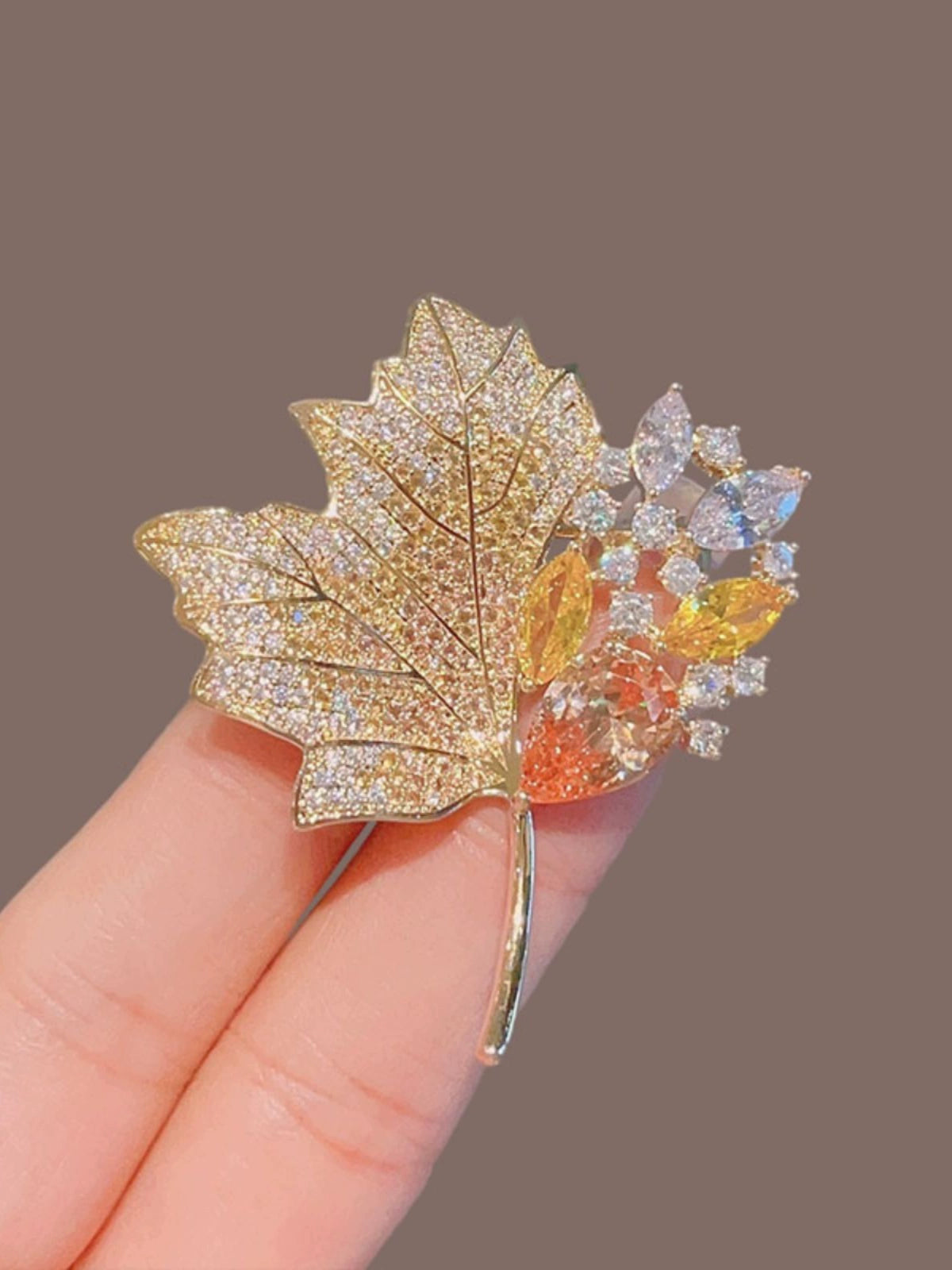 High-Grade Maple Leaf Women's Exquisite Luxury Fashion Tape Diamond