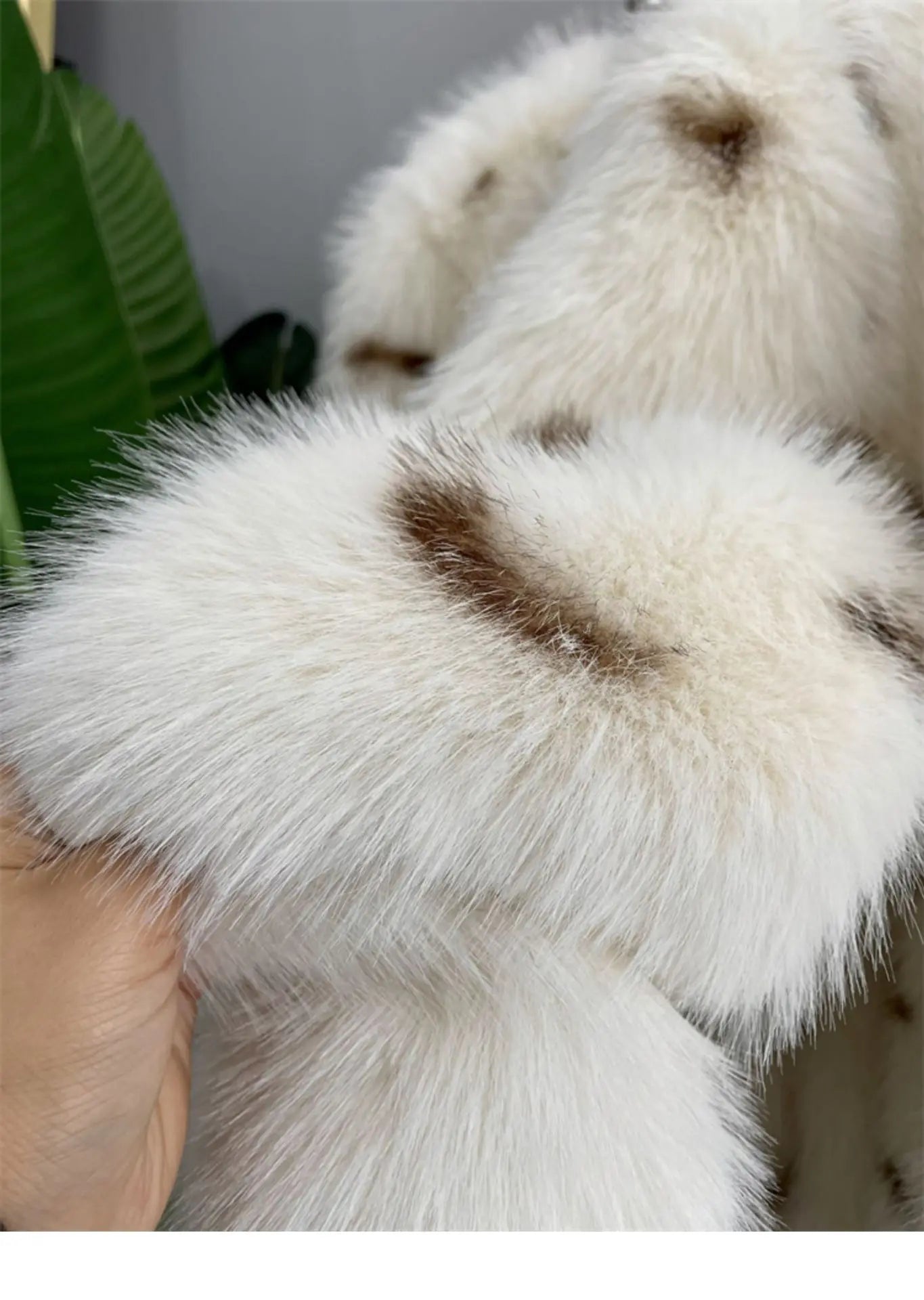 Little Cheetah Imitation Fox Fur Grass Coat Women's 2023 Autumn/Winter New Haining Plush Top V-neck Short Style Trendy