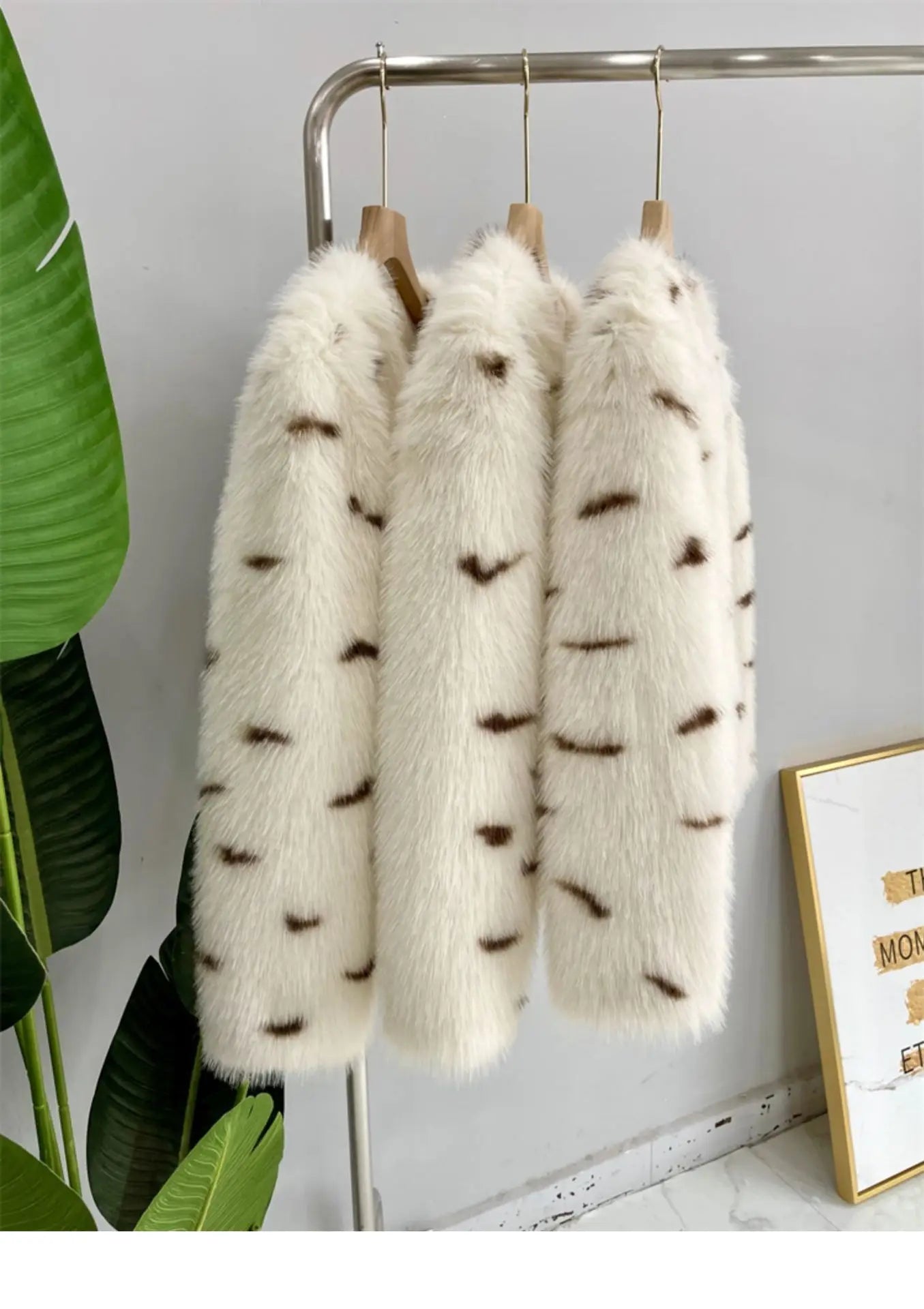 Little Cheetah Imitation Fox Fur Grass Coat Women's 2023 Autumn/Winter New Haining Plush Top V-neck Short Style Trendy