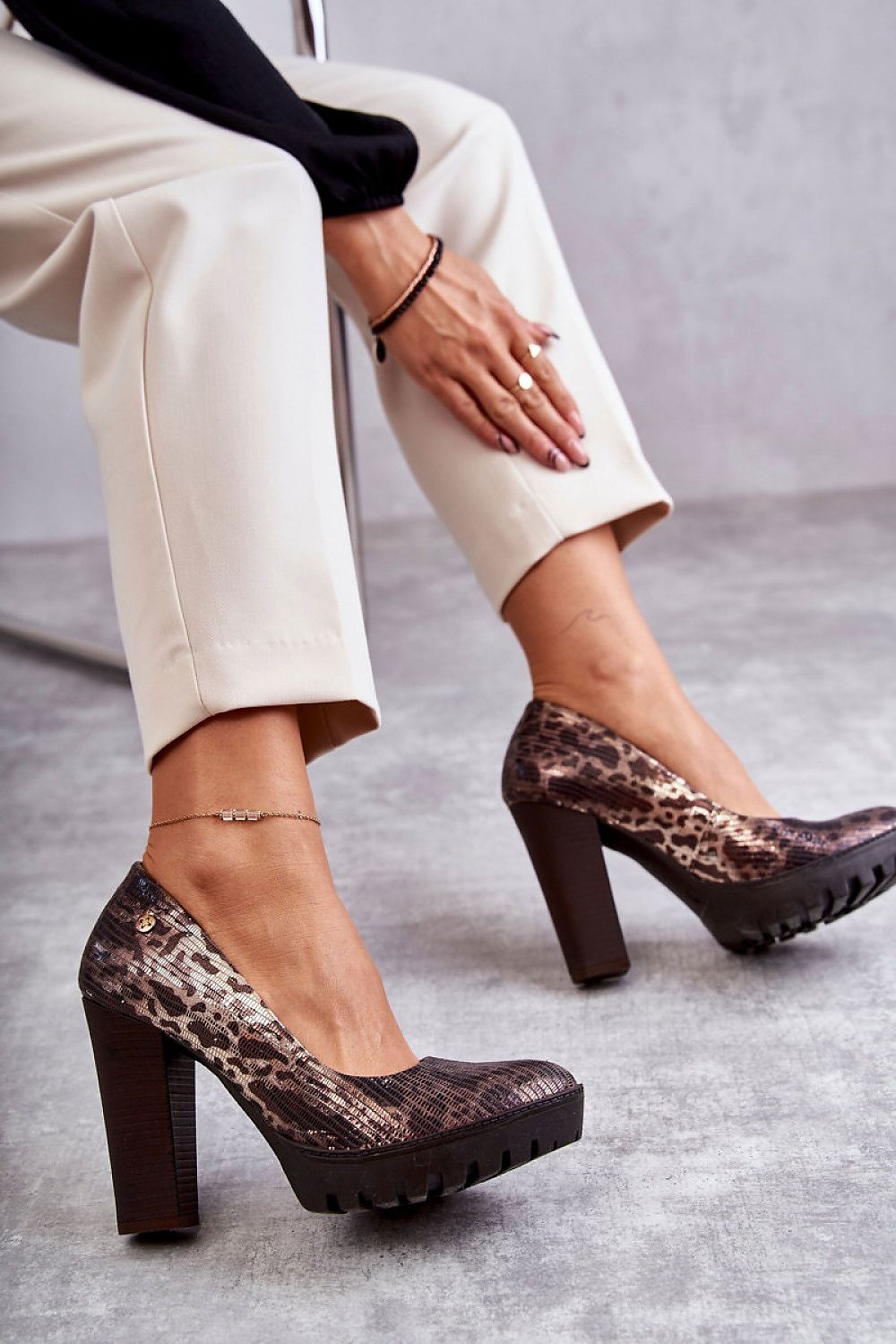 Block heel pumps Step in style